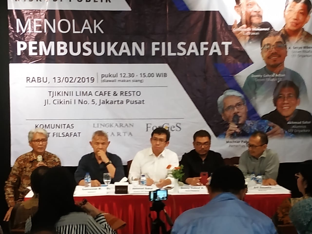 Tugas Filsafat dan Filsuf adalah Mencerahi